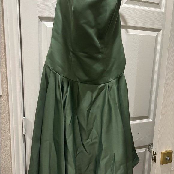 Light green formal dress. Bridesmaid dress worn once - Picture 3 of 4